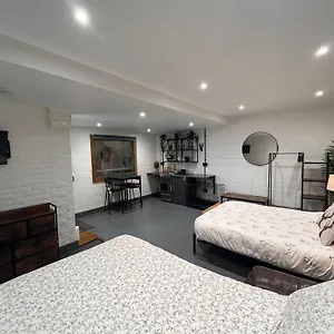  Apartment Sleep Next To A Horse In A Stable By The ! United Kingdom